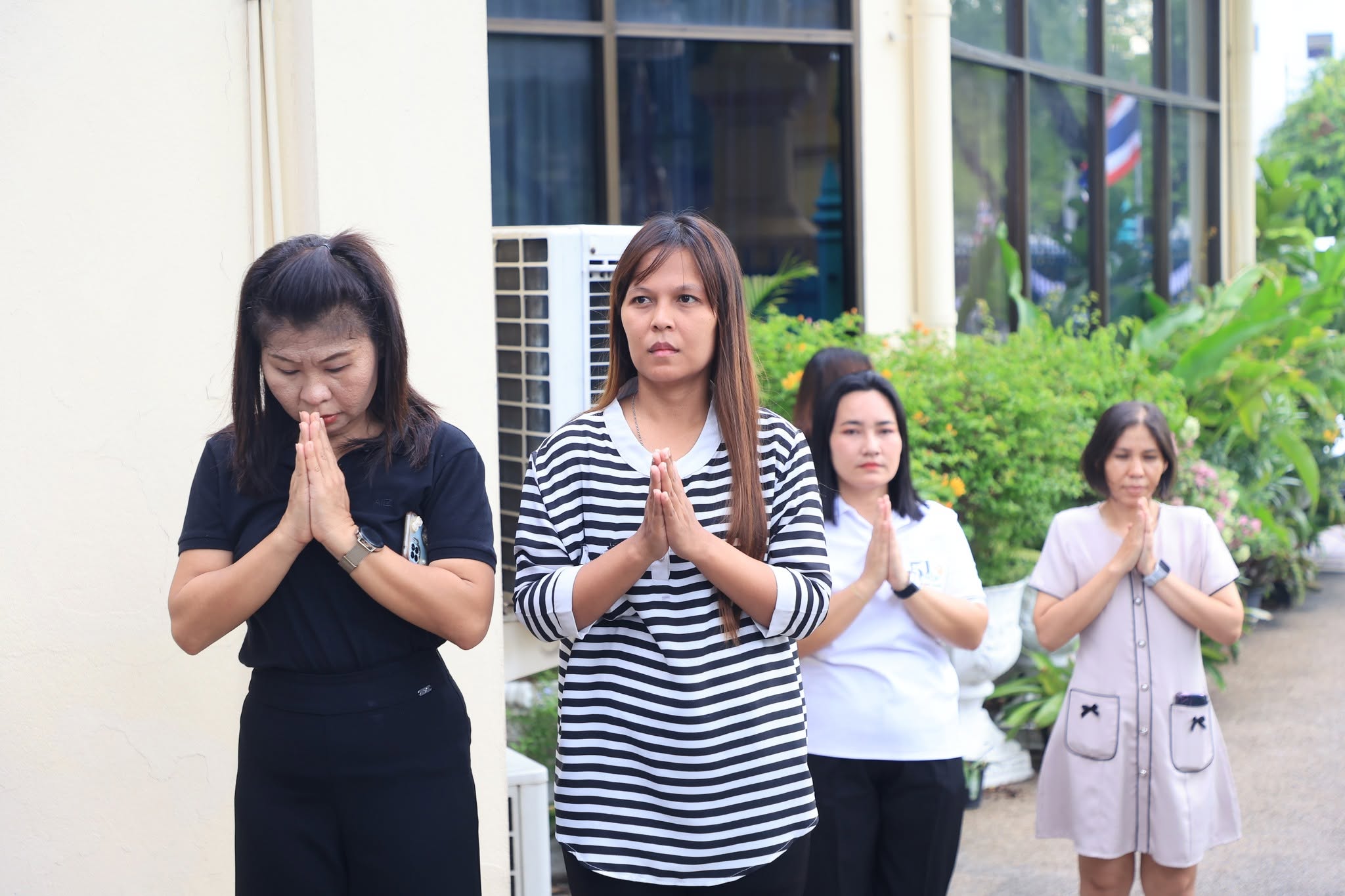title - ผู้อำนวยการสำนักบริหารกลาง ส.ป.ก. สักการะสิ่งศักดิ์สิทธิ์ประจำ ส.ป.ก. เนื่องในโอกาสเข้ารับตำแหน่งใหม่ 